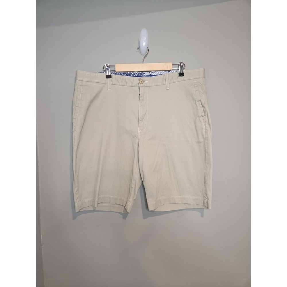 Tommy Bahama Mens 40 Chino Shorts Khaki Tan Cotton Stretch Casual Flat Front 21"
